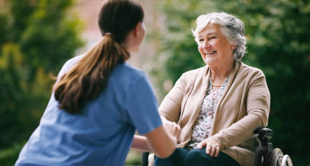 3 raisons de choisir les soins à domicile pour les personnes âgées qui vous sont chères