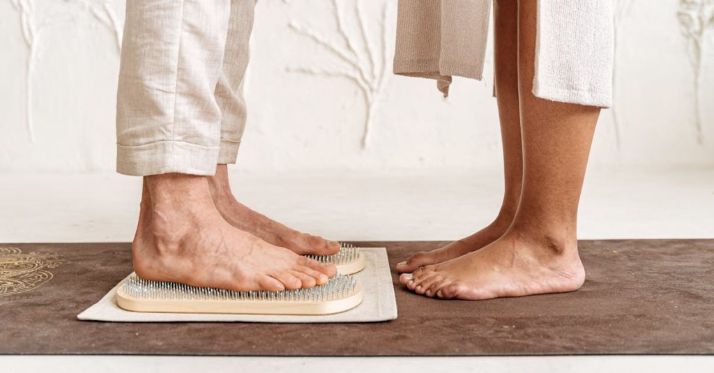 découvrez les bienfaits du tapis d'acupression pour votre santé et votre bien-être. améliorez votre circulation sanguine, soulagez les douleurs musculaires et relaxez-vous en quelques minutes grâce à cette méthode naturelle de guérison.