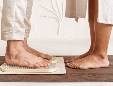 Les bienfaits insoupçonnés de l’utilisation régulière d’un tapis d’acupression
