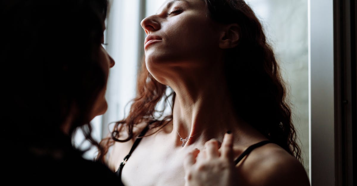 découvrez l'univers fascinant de l'érotisme, où le désir et la passion s'entremêlent pour éveiller vos sens. plongez dans des récits captivants et explorez les nuances de l'intimité à travers l'art, la littérature et la sexualité.
