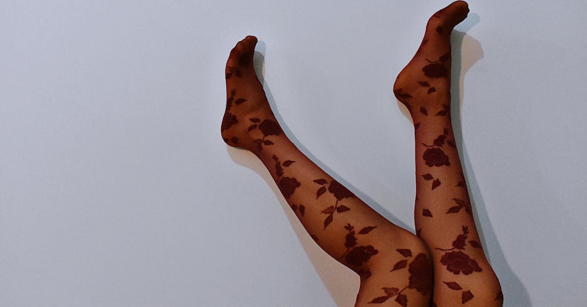 découvrez notre collection de bas et collants, alliant confort et style. que ce soit pour une tenue quotidienne ou une occasion spéciale, nos hosiery mettront en valeur vos jambes avec élégance et sophistication. parcourez notre gamme pour trouver les modèles qui vous correspondent !