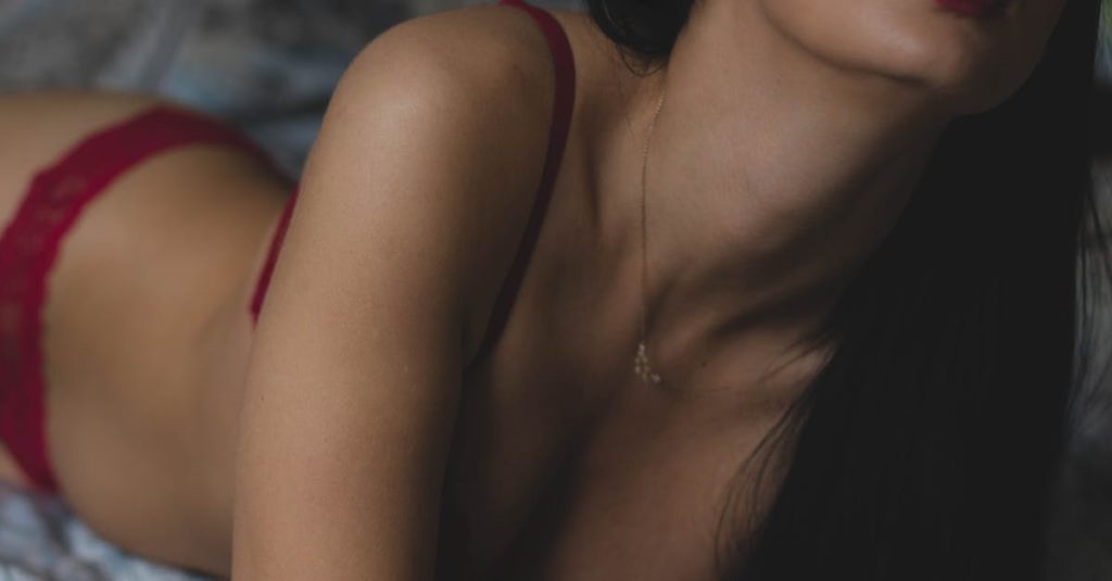 découvrez notre collection de lingerie élégante et raffinée, conçue pour sublimer votre silhouette. que ce soit pour une occasion spéciale ou pour le quotidien, notre sélection allie confort et sensualité. trouvez votre pièce coup de cœur parmi nos modèles variés et éveillez votre confiance en vous.