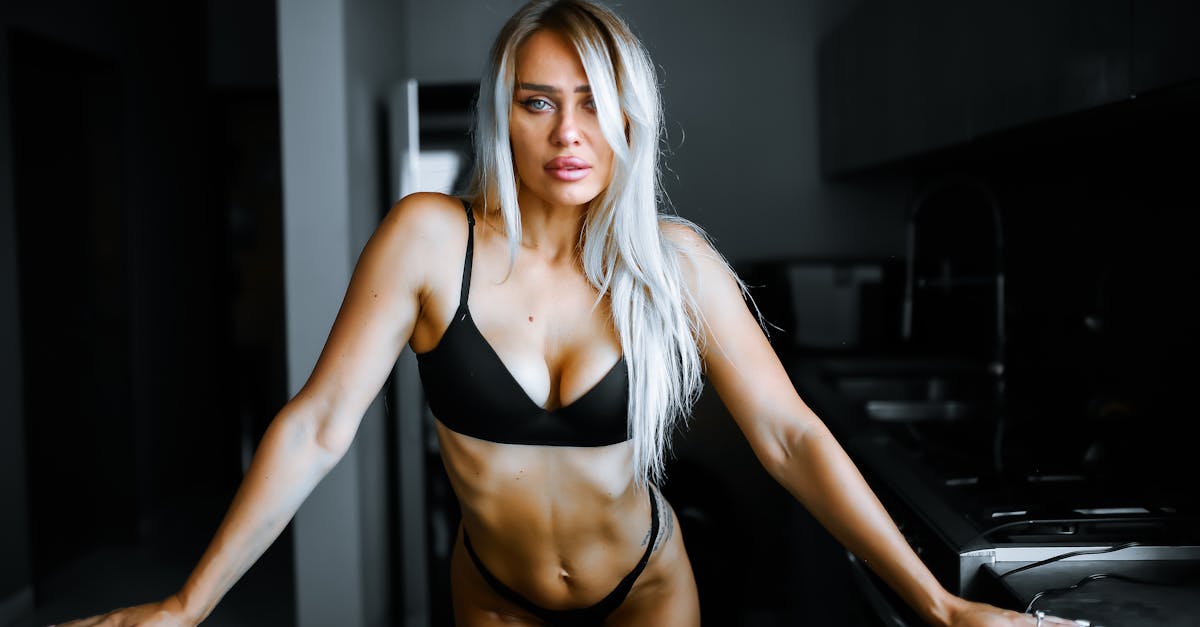 découvrez les dernières tendances en lingerie, alliant confort et style. explorez les modèles incontournables de cette saison, des dentelles délicates aux coupes audacieuses, pour sublimer votre silhouette et exprimer votre personnalité.
