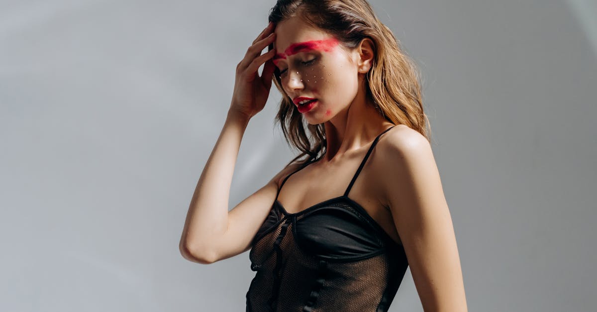 découvrez les dernières tendances en lingerie : styles, tissus et couleurs incontournables pour sublimer votre féminité. restez à la pointe de la mode avec nos conseils et inspirations pour choisir la lingerie qui vous met en valeur.