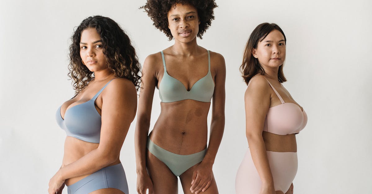 découvrez les dernières tendances de lingerie féminine, alliant confort et élégance. explorez les styles, couleurs et textures incontournables de cette saison, pour sublimer votre lingerie tout en restant à la pointe de la mode.