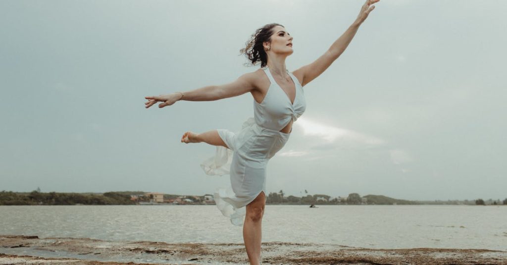 découvrez notre élégante aqua dress, parfaite pour toutes les occasions estivales. sa teinte apaisante et son design fluide vous garantiront une allure chic et confortable. idéale pour une sortie au bord de la mer ou une soirée en terrasse, cette robe mettra en valeur votre silhouette tout en apportant une touche de fraîcheur à votre garde-robe.