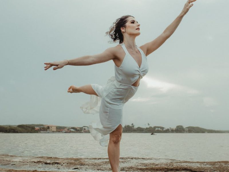 10 idées de looks tendance avec une robe vert d’eau