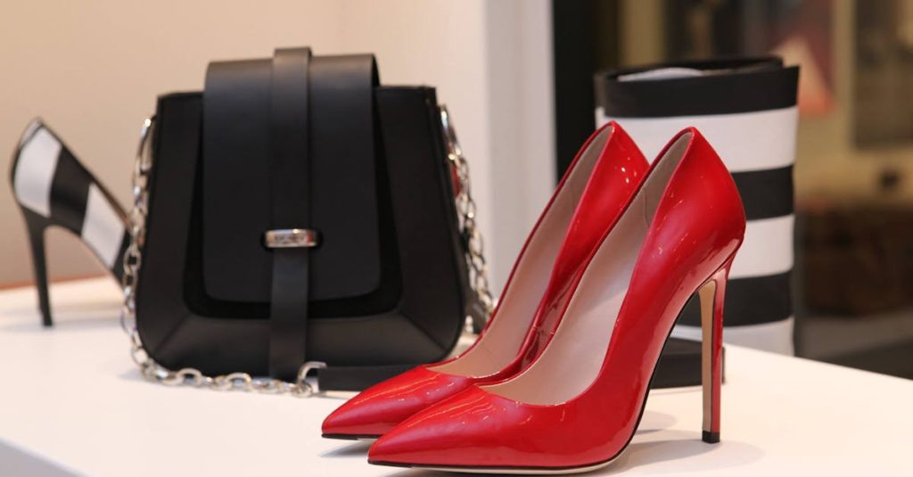 découvrez l'essence de l'élégance à travers des conseils de mode, des inspirations de style et des astuces pour incarner une sophistication intemporelle. transformez votre quotidien en une célébration de la beauté et du raffinement.