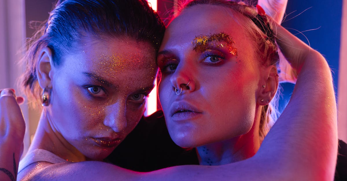 découvrez notre collection tendance de faux piercings, idéals pour ajouter une touche d'originalité à votre style sans engagement. confortables et faciles à porter, ces accessoires vous permettent d'expérimenter avec votre look tout en restant à la mode.