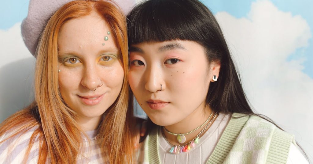 découvrez notre collection de faux piercings tendances et faciles à porter. parfaits pour ajouter une touche de style sans engagement, nos bijoux imitent à la perfection les piercings classiques tout en garantissant un confort optimal. explorez dès maintenant et trouvez le look qui vous correspond!
