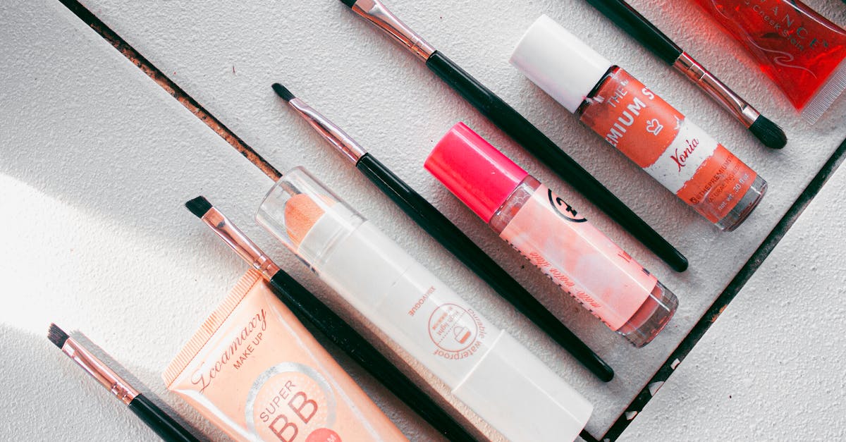 découvrez les meilleures astuces et solutions pour organiser votre maquillage de manière pratique et esthétique. transformez votre routine beauté avec nos conseils d'organisation pour un espace de beauté toujours bien rangé.