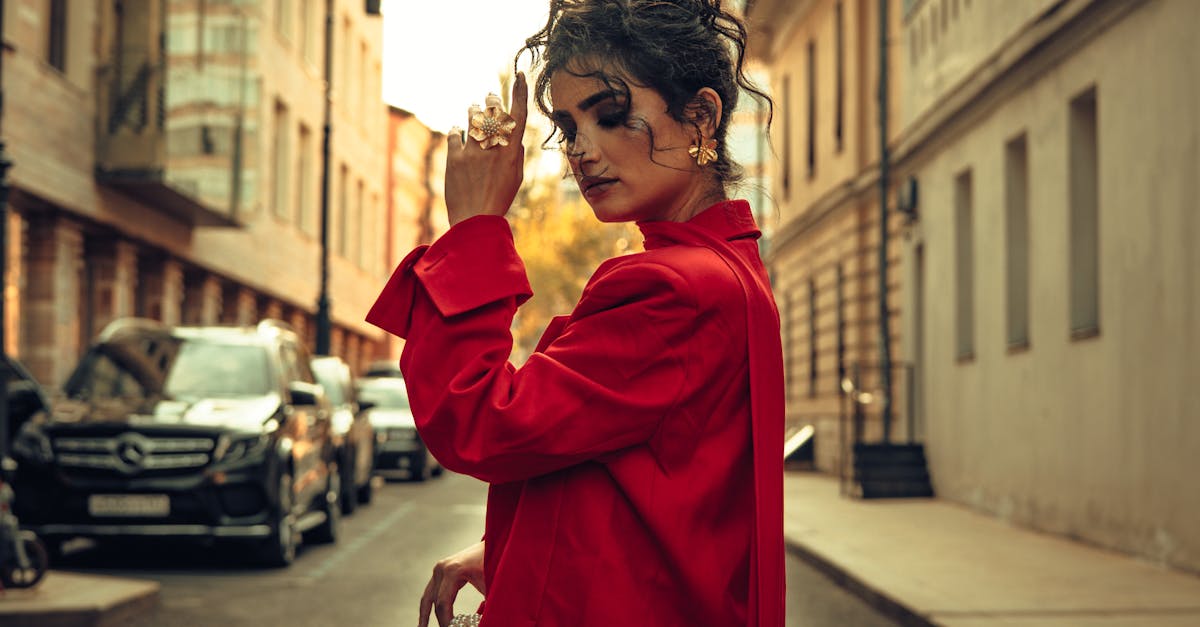 découvrez notre collection d'accessoires au style russe, alliant élégance et tradition. des pièces uniques inspirées par l'artisanat russe, parfaites pour un look sophistiqué et intemporel.