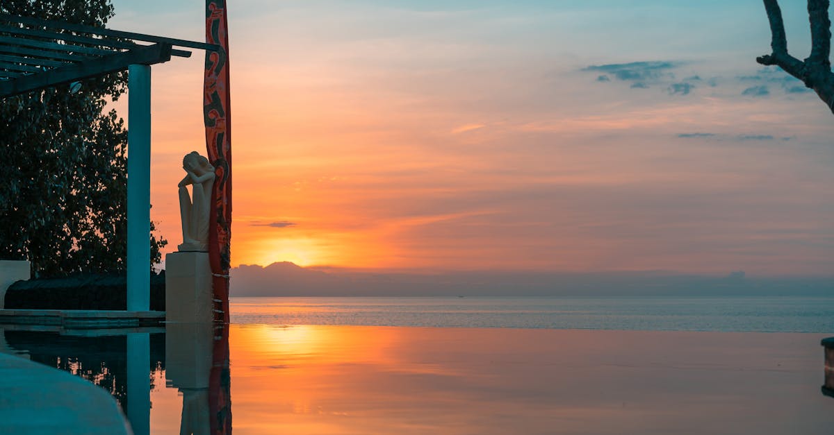 découvrez bali, l’île paradisiaque d’indonésie connue pour ses plages, ses rizières verdoyantes, sa culture riche et sa vie nocturne animée. parfait pour des vacances inoubliables !