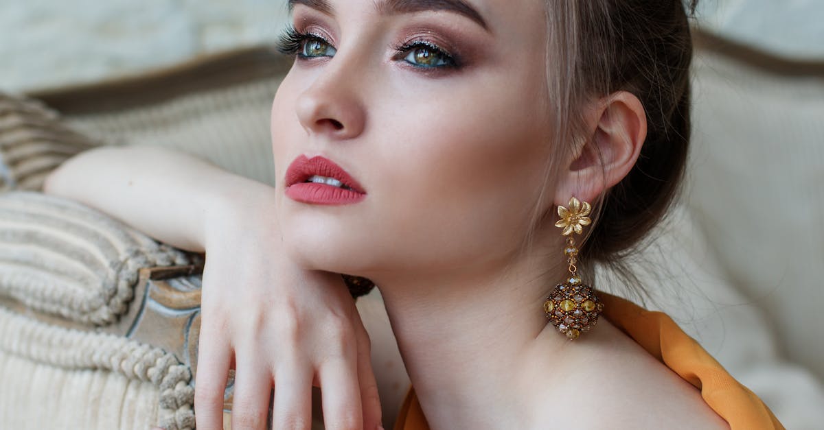 découvrez comment incarner l'élégance au quotidien à travers des conseils de style, des inspirations mode et des astuces pour sublimer votre allure avec raffinement.