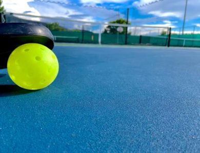 Le prix construction terrain de pickleball change-t-il selon la région ?