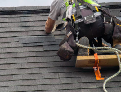 Comment un couvreur à Uccle peut-il améliorer la ventilation d’une toiture lors d’une rénovation ?