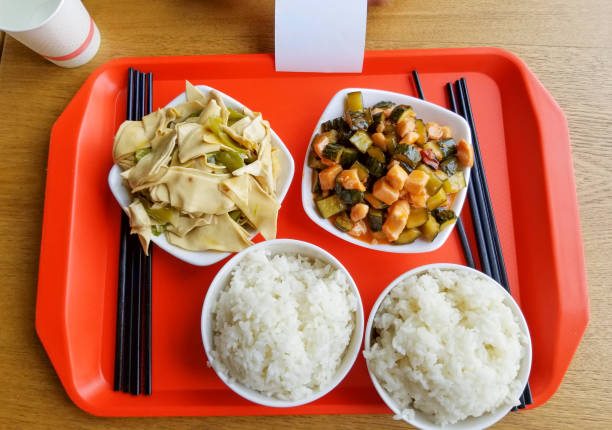 Comment organiser un plateau repas entreprise Grenoble pour un déjeuner d’équipe sans interrompre la journée de travail ?